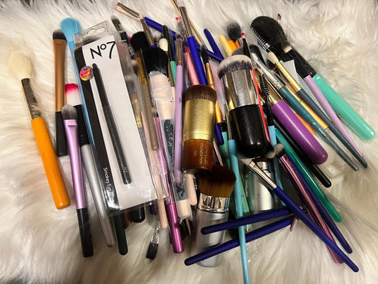 MIX.  MAKE-UP BURSH PACK  OFF  22